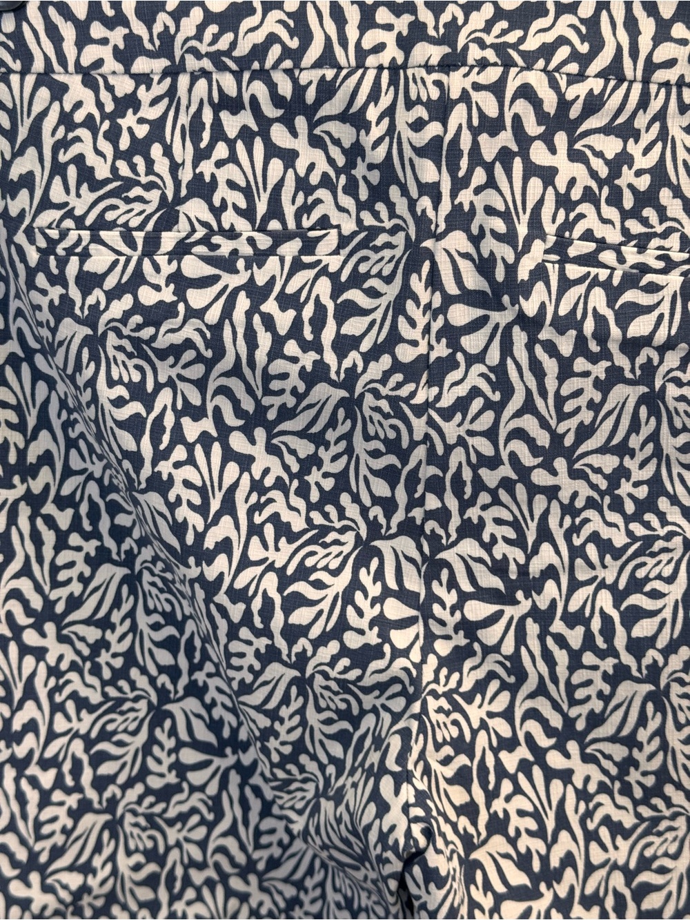 Patterned Cropped Pants in Navy and White - Picture 5 of 9